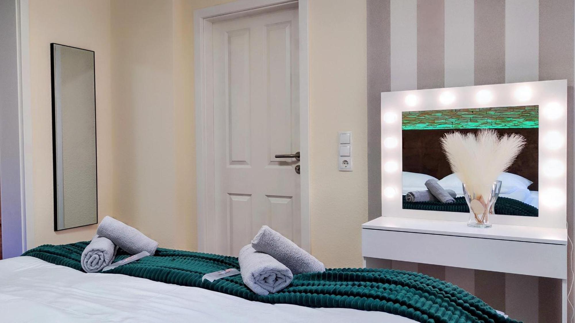 Apartment Direkt Am Rhein Mit Burgblick Nahe Rheinsteig Bis 8 Personen, 2 Baeder, 4 Zimmer, Kueche, Netflix *